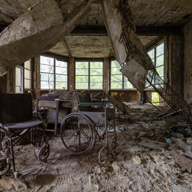 urbex-urban-exploration-usa-hopital-fauteuil-decay-abandon