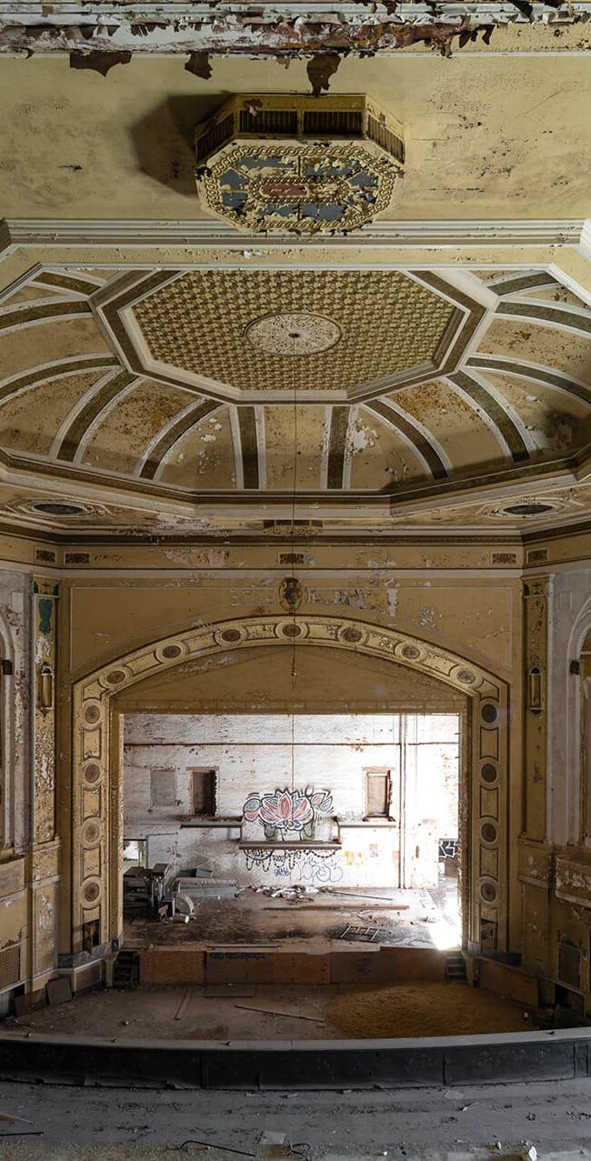 urbex-urban-exploration-usa-decay-abandon-theatre