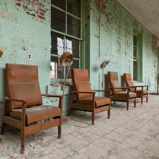 urbex-urban-exploration-decay-abandon-usa-armée-hopital-fauteuil