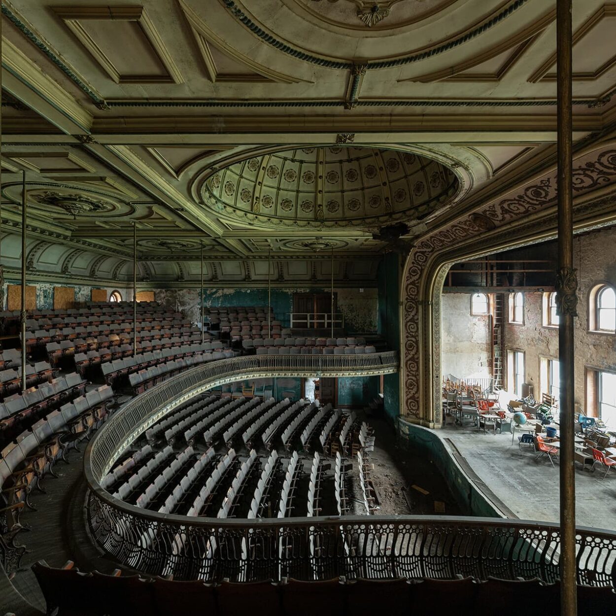urbex-urban-exploration-usa-secret-theatre-decay-abandon