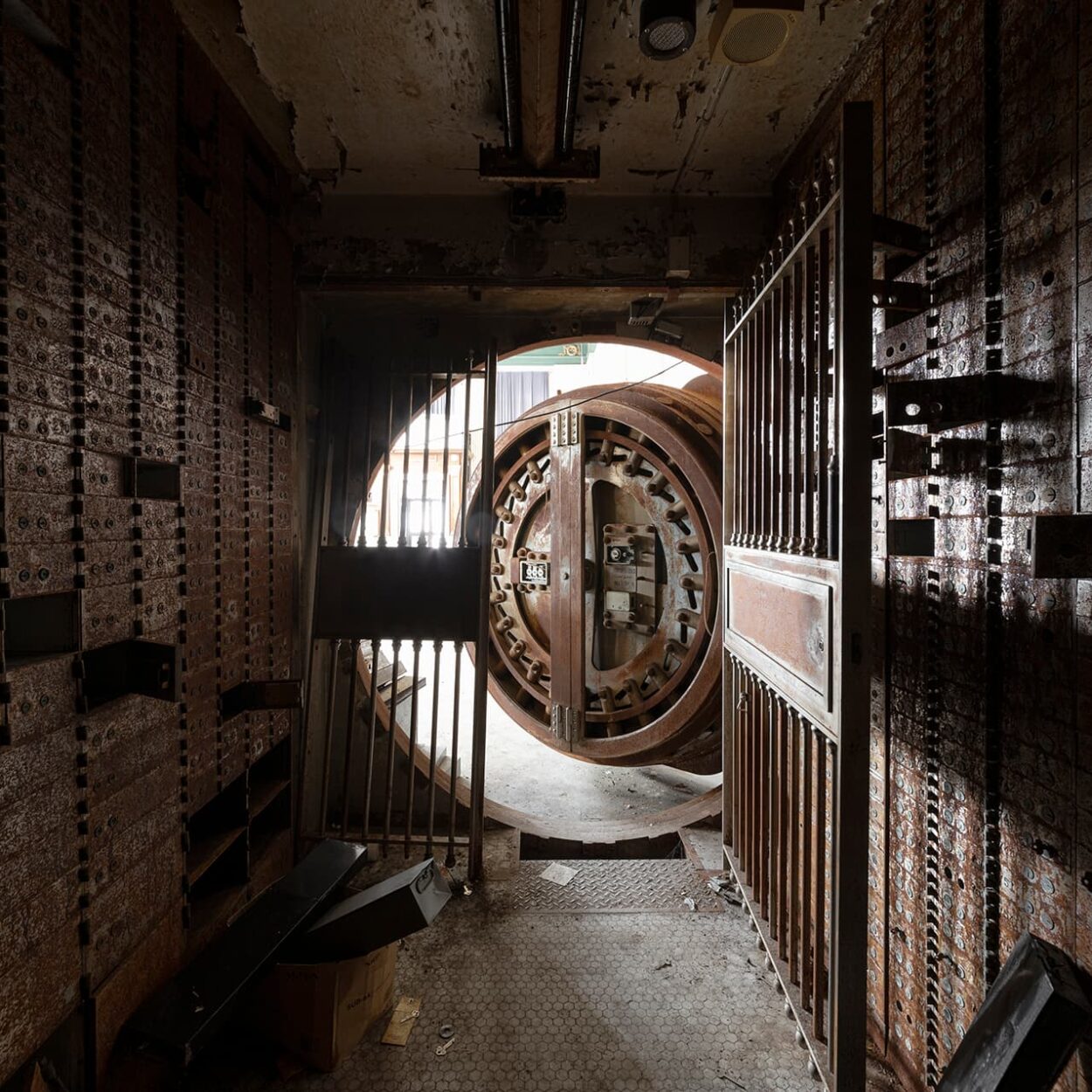 urbex-urban-exploration-usa-decay-abandon-banque-coffre-braquage
